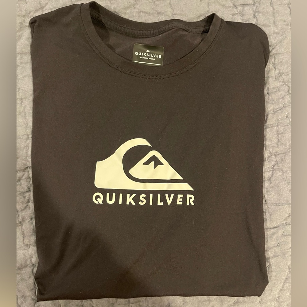 Quicksilver Men's Solid Streak Short Sleeves Rashguard T-shirt in black size s